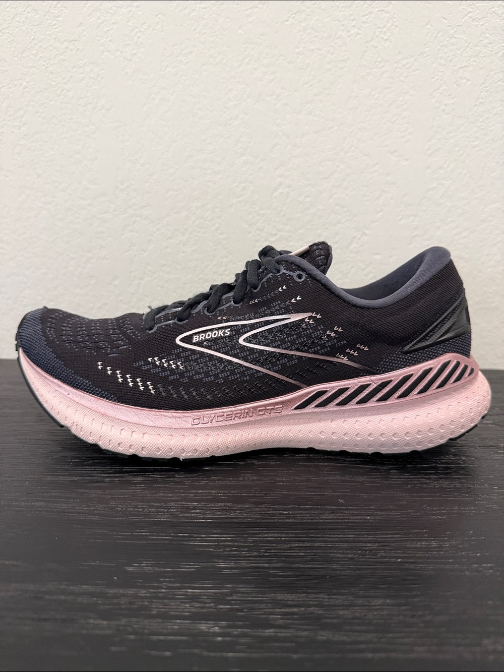 Brooks Glycerin GTS 19 Black and Pink Women’s Size 10.5 Medium Running Shoes